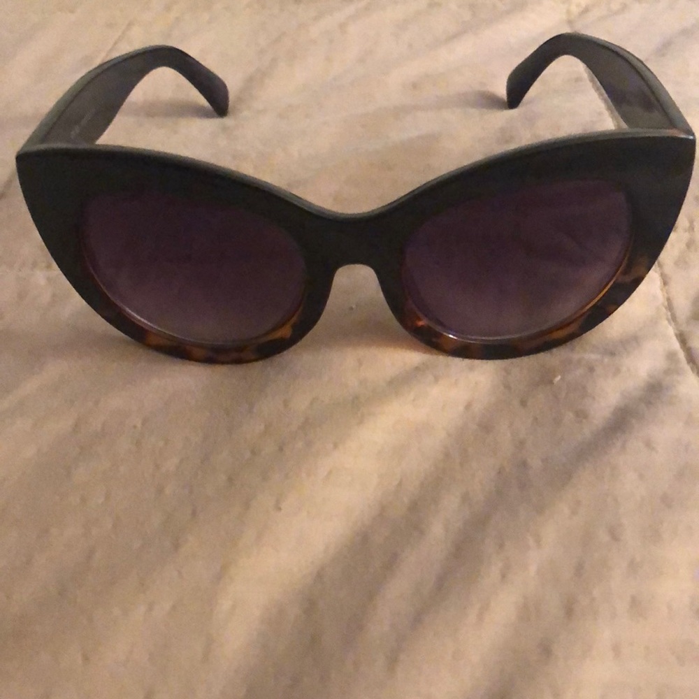 Cat eye sunglasses